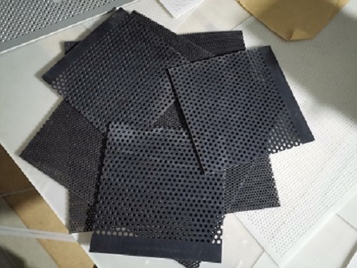 塑料冲孔网是在塑料板上冲孔而成